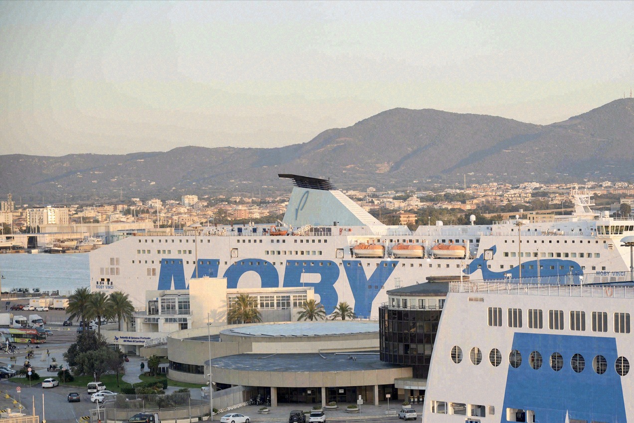 Fähre im Hafen von Cagliari