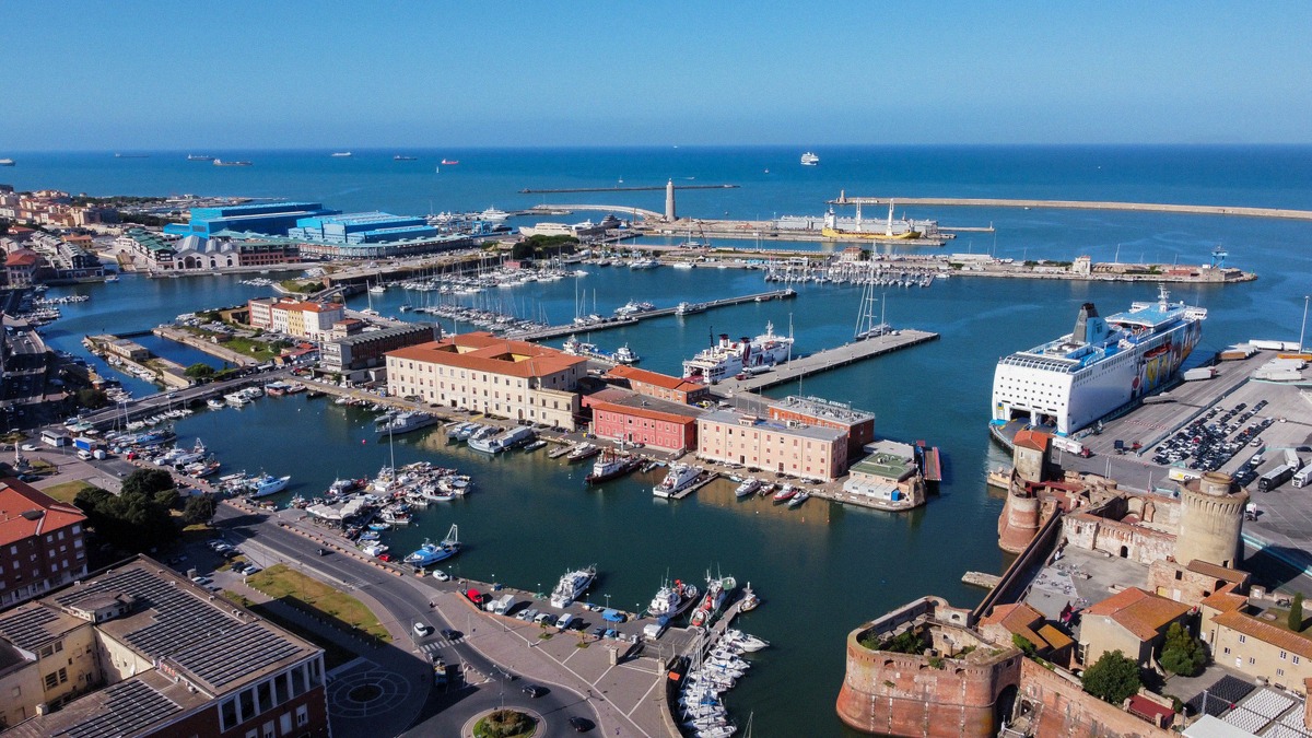 Hafen von Livorno mit der Fortezza Vecchia